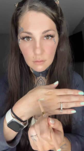 Video review of OULAC Paris Cosmetics Ltd Glow Glamour Eyeliner  by kbgj6ht4nn
