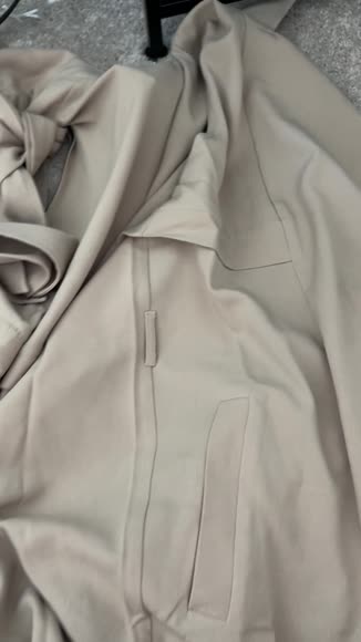 Video review of Shop at Konus Pleione Sleeveless Trench Vest  by 675610a81e005d95fb84b6fa