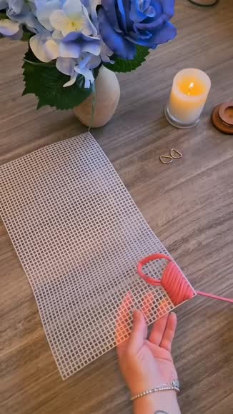 Video review of Parker Baby Co. Dreamy Floral Quilt  by 676333dbd4c5fad8ff094dd2