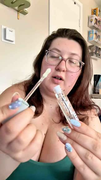Video review of Poem The Lip Luster  by zoe.ugcportfolio