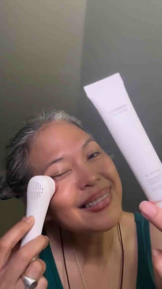 Video review of Besteria Cold And Hot Ion Beauty Eyes Hammer  by agelessfitnessjourne
