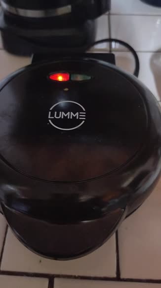 Video review of Lumme Non-Stick Omelet & Frittata Maker, Stainless Steel  by carriemcdow