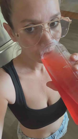 Video review of Optimal Human Shaker Bottle  by 67a1431938bc3c3fb0076761