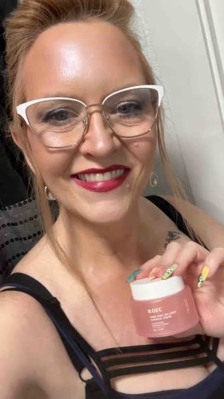 Video review of Besteria PDRN Pink Collagen Capsule Cream  by 6799919de3a44597e6fa28ba