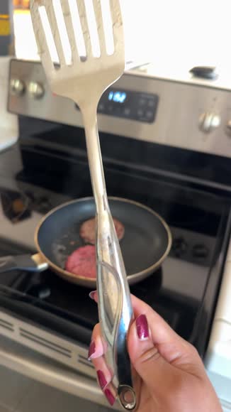 Video review of Zulay Kitchen Cooking Utensil Set  by 67777b99ce56913c07aa764f