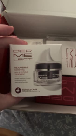 Video review of Dermelect Hand Recovery System Kit  by 6784c27d962f8cfbb9a4bdab