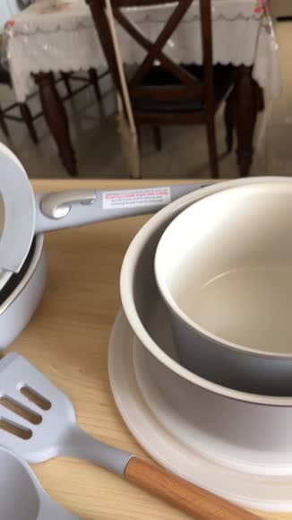 Video review of Gotham Steel 18pc Ceramic Cookware Set with Detachable Handle  by 67847afcdd9b5cd7cfb2dba6