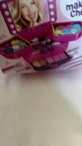 Video review of Dan&Darci Light Up Makeup Kit for Kids - Real Girls Make Up Sets - Gifts Little Girl 3 4 5 6 7 8 Year Old Ages - Birthday Gift Ideas Age 3-10 Years   by 6756df3de61f4b37aa6899eb