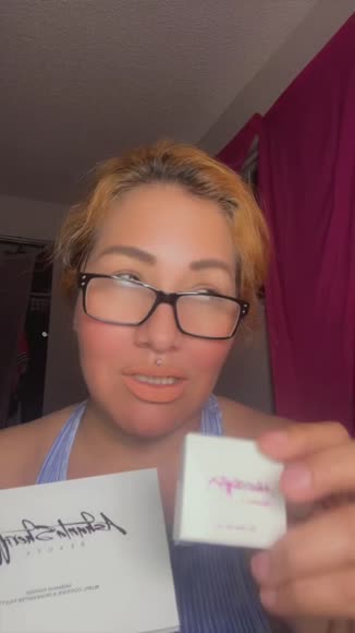 Video review of Ashunta Sheriff Beauty Mermaid Fantasy Matte & Shimmer Palette For Enchanting Looks  by 677eb5f80842b261e648670e