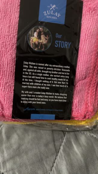 Video review of Zulay Kitchen Microfiber Cleaning Cloths - Multipurpose Kitchen Towels  by 678ebfee3b8be72e46fd9546