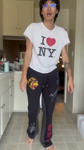Video review of Ed Hardy Panther Sweatpant  by 672d4cec6872a22a8714d4dd