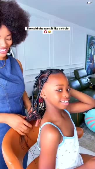 Video review of Clips Fashion & Beauty  by charleswood6540