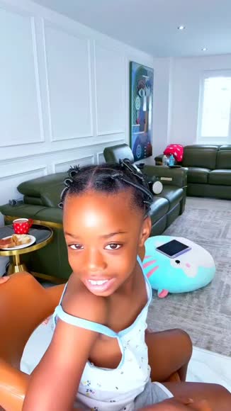 Video review of Clips Fashion & Beauty  by charleswood6540