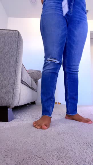 Video review of Bayeas HIGH RISE CROP SKINNY JEANS  by 676333dbd4c5fad8ff094dd2