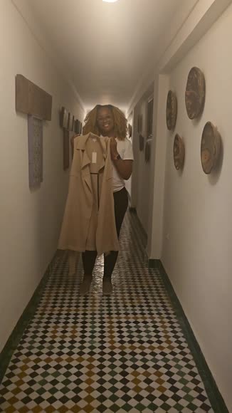 Video review of Shop at Konus Pleione Sleeveless Trench Vest  by 67c7ba78e3cd0fc4ac61b14a