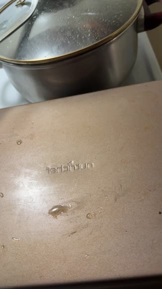 Video review of Nutrichef Non-Stick Oven Baking Sheet Set  by medjhinna20