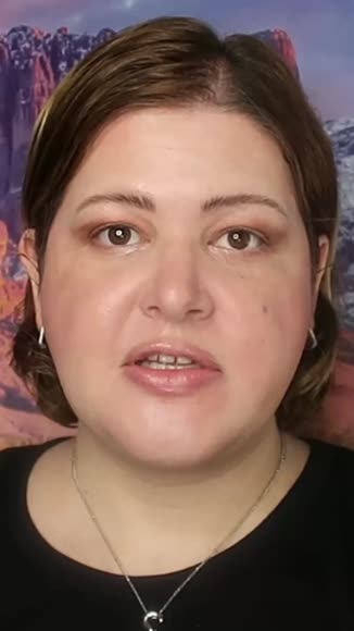 Video review of Clips Fashion & Beauty  by shellylslaczka