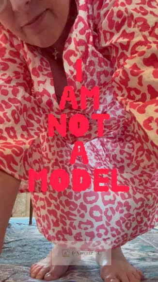 Video review of PALERMO Leopard Printed Long Sleeve Buttoned Front Mini Dress  by 6790273bb22426a12e5b55b8