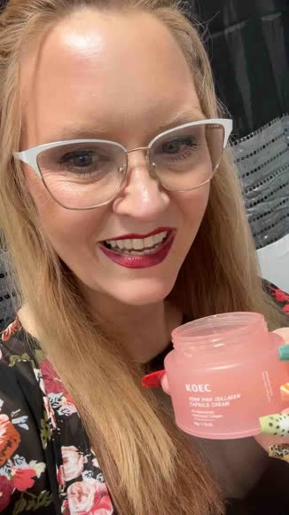 Video review of Besteria PDRN Pink Collagen Capsule Cream  by 6799919de3a44597e6fa28ba