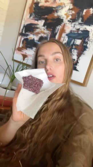 Video review of Wella Foods Crispy Treat  by heyheathert