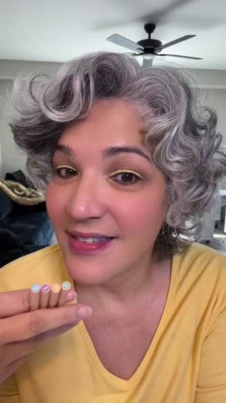 Video review of OULAC Paris Cosmetics Ltd Glow Glamour Eyeliner  by 65a421e69938283964a90abf