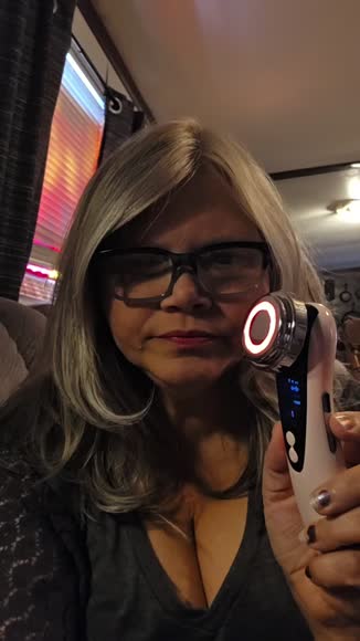 Video review of Usuie Red Light Therapy Facial Care Massager  by 67f1e46d2953dc245f58b439