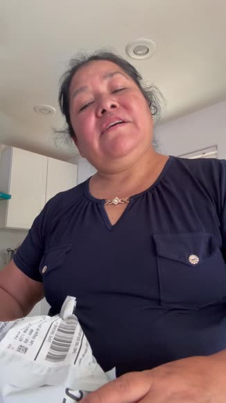 Video review of Zulay Kitchen Garlic Press With Silicone Peeler and Brush  by 678b3cb3dc9060f0c5e5d29f