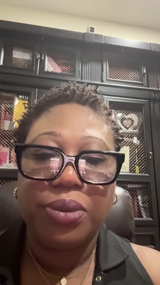 Video review of Ashunta Sheriff Beauty Vegan Multi-Use Matte Cremè  by 678c65a5fe403ef8d744a5f4