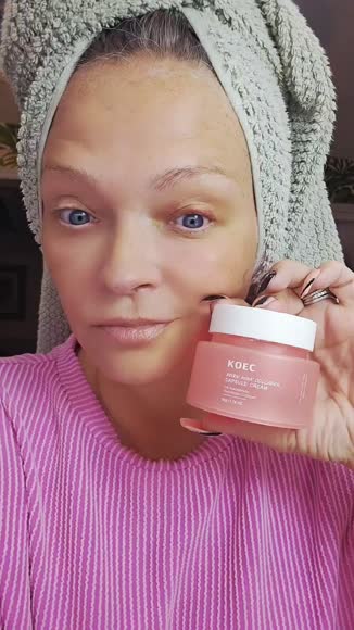 Video review of Besteria PDRN Pink Collagen Capsule Cream  by 679ae3af6d06672433a7dee4