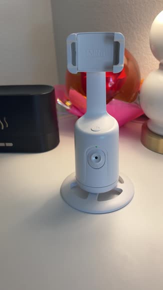 Video review of Gadgetfly Selfie Videographer Auto Motion Hands Free Follow No App Needed  by 678717d212d4d4725e647048