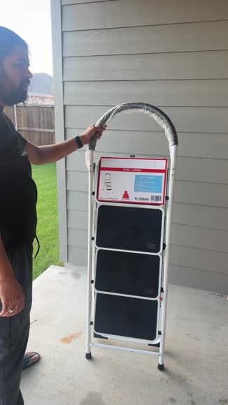 Video review of Directdeals 4-Step Folding Ladder with Anti-Slip Safety Features  by 6754ffbc37a8f1960d023904