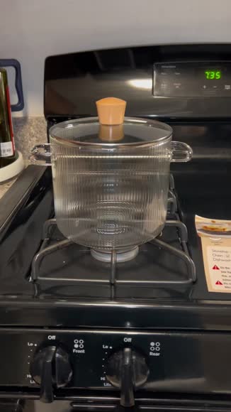 Video review of Le'raze Decor Glass Cooking Pot With Lid  by grandmalaura54