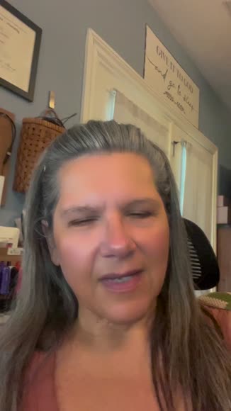 Video review of Kimtrue Brightening Hand Cream with Niacinamide and Shea Butter (Grapefruit)  by 6779e3c23563312a3df4eced