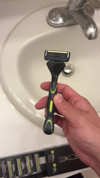 Video review of made World Famous Razor  by 6535f0ab6f6384451d20aa6c