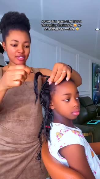 Video review of Clips Fashion & Beauty  by charleswood6540