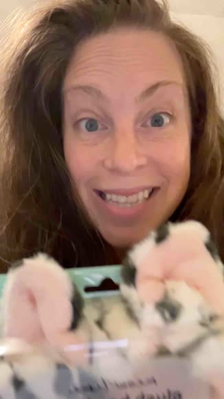 Video review of My SpaLife  Meow Plush Headband  by 682931019f139d288456703c