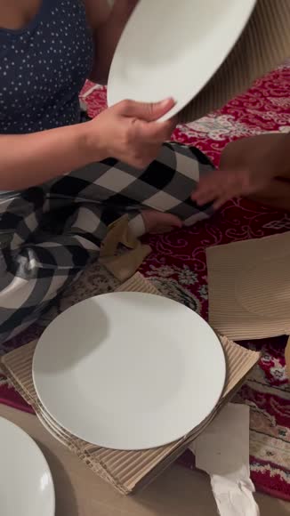 Video review of Moritz & Moritz 6-Piece Porcelain Dinner Plates  by 68139815627f74ec0d83a061