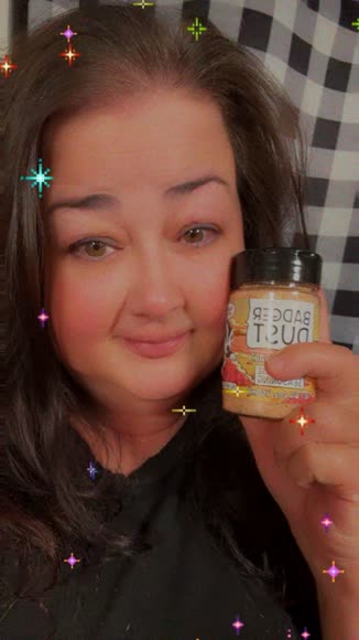 Video review of Honey Badgers Bee Farm Badger Dust Pink Sea Salt  by 6406517b10c5ccb3d78c303e