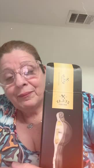 Video review of Zulay Kitchen Lemon Squeezer - Single Bowl  by 678290bb3ac9771425309ed5