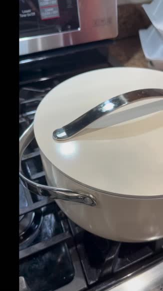 Video review of Caraway Dutch Oven  by rbg27b2mdk
