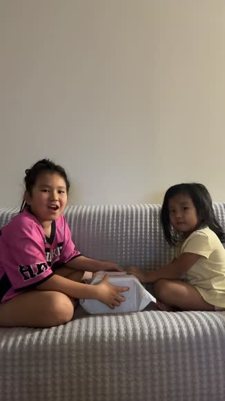 Video review of Dan&Darci Light Up Makeup Kit for Kids - Real Girls Make Up Sets - Gifts Little Girl 3 4 5 6 7 8 Year Old Ages - Birthday Gift Ideas Age 3-10 Years   by 675e5e34e41ed5b930a030ae