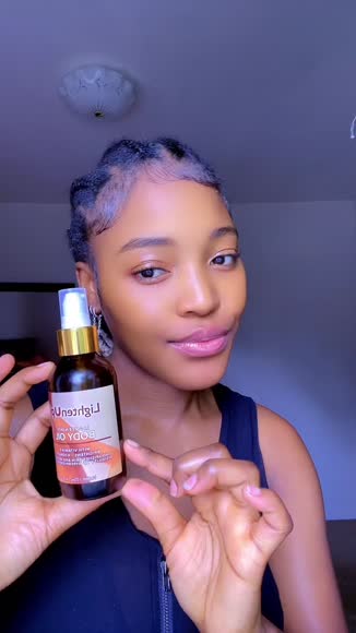 Video review of LightenUp Brightening Body Oil  by 67a96d19d9e592236ea36410
