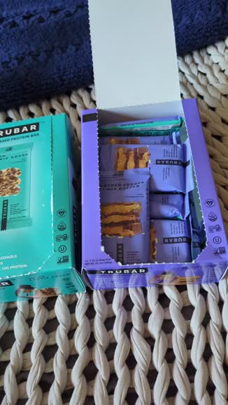 Video review of TRUBAR Daydreaming About Donuts Protein Bar  by jumeauxdemoi