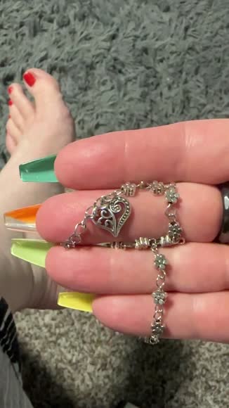 Video review of VistaShops Lea Anklet With Vintage Style Heart And Flowers  by 6799919de3a44597e6fa28ba