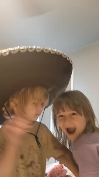 Video review of Dress Up America Mexican Mariachi Hat Adult  by 677ed4662f8174581924d208