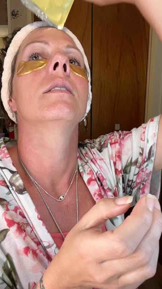 Video review of Blue Oasis 24k Gold Under Eye Patches for Puffy Eyes and Dark Circles  by 678e7522cf922c6f0e6b4f65