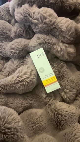 Video review of FRÉ Skincare Tinted Mineral Sunscreen With Non-Nano Zinc Oxide SPF 30  by 682931019f139d288456703c