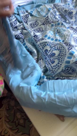 Video review of Lux Decor Collection Reversible 5pc Queen Comforter Set, Includes Comforter, Sham, Pillow& Bed Skirt  by 6754d62181756443caf182e2