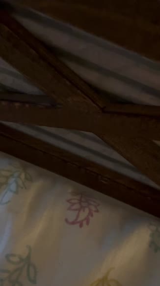 Video review of Autumn Alley White Barn Door Rustic Utensil Holder  by 678acb9b2ae2d21a33b8e05c