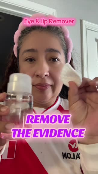 Video review of SIIA Cosmetics Remove The Evidence (Dual Action Eye & Lip Makeup Remover)  by 677d8dd02aebdf66642fbdf6